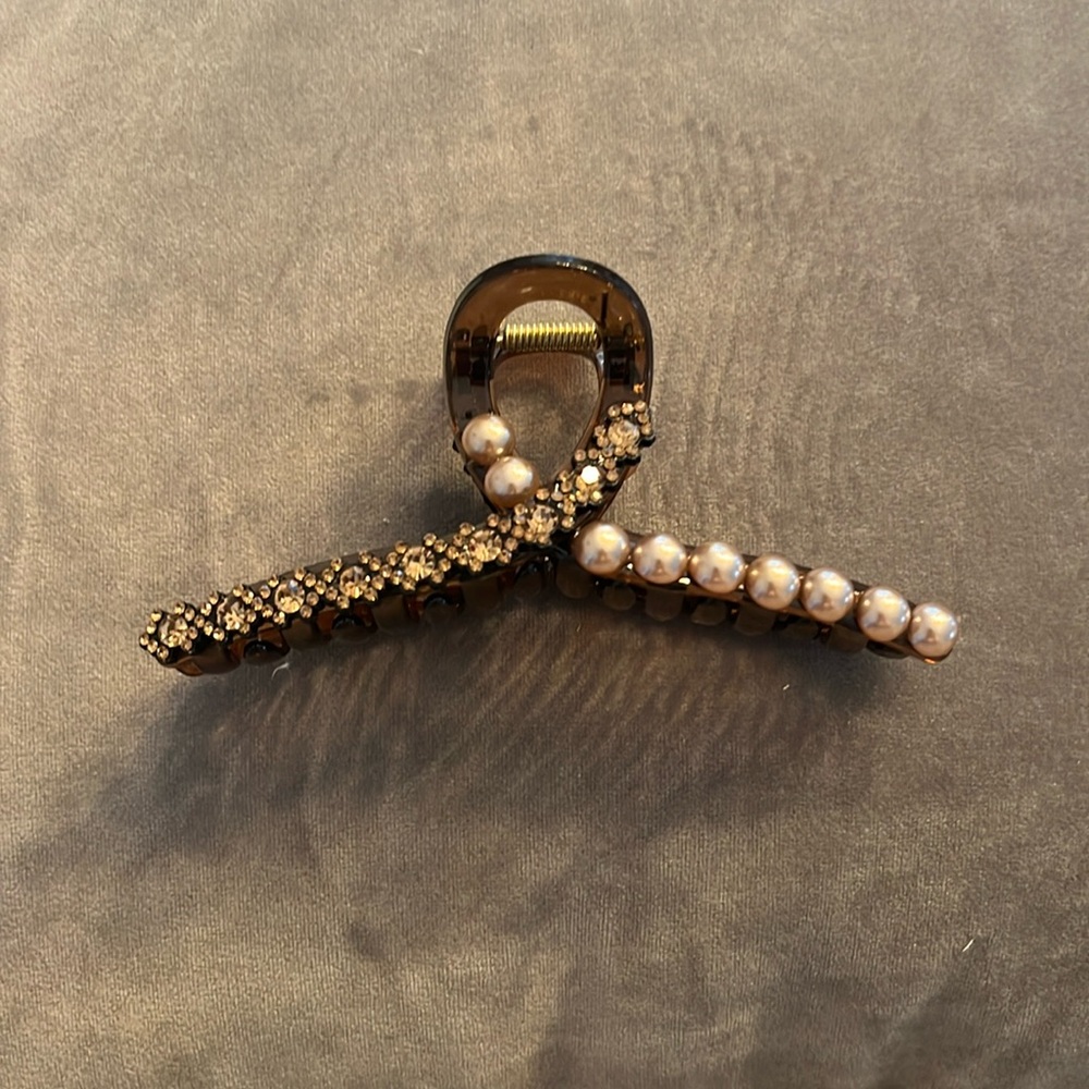 Brown loop hair clip with rhinestones and pearls.